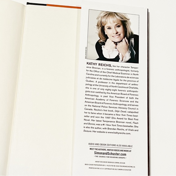 Bones Are Forever Hardcover Novel Kathy Reichs Holographic Cover TV Show Sparkly - Picture 8 of 8